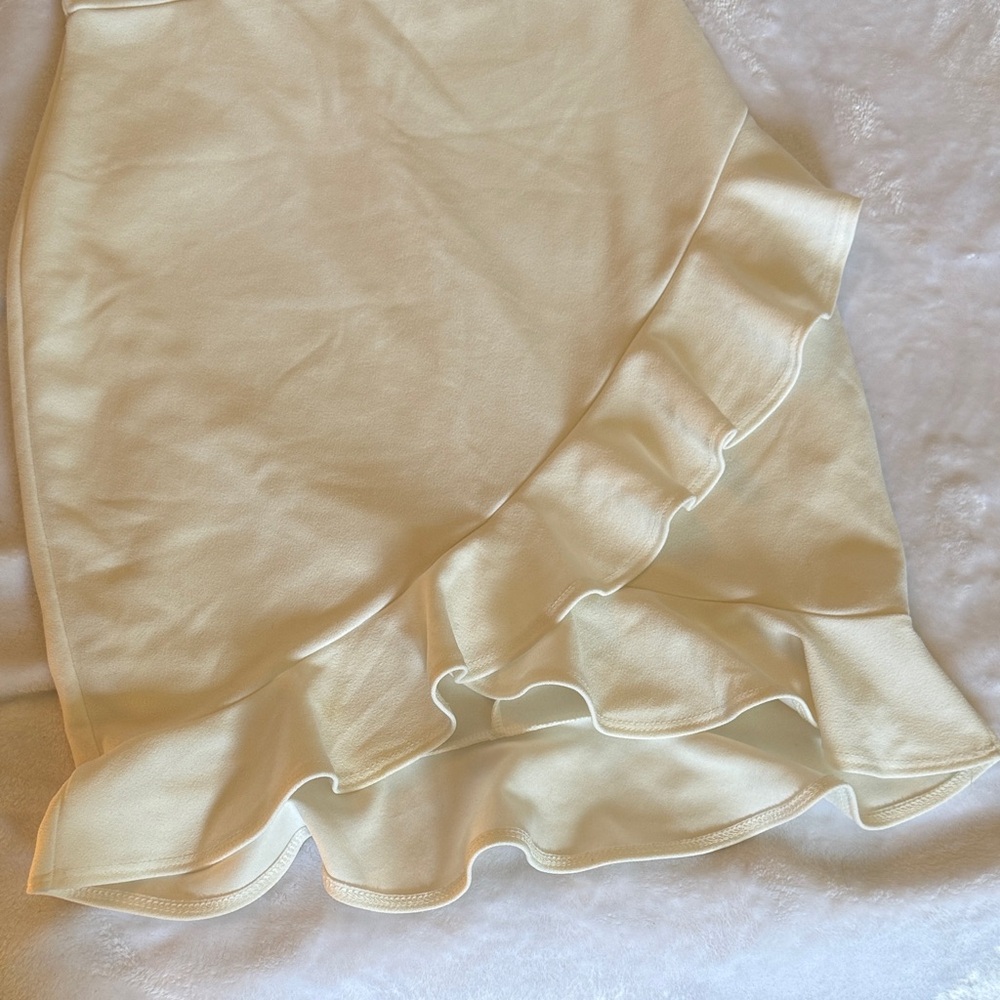 Chic Cream Ruffle Skirt - Picture 2 of 5